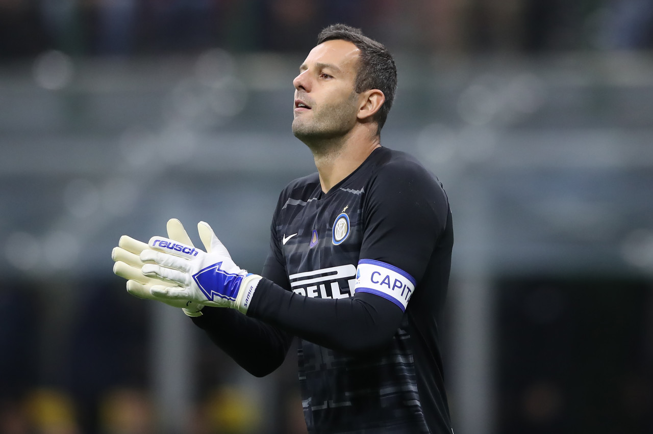 伤病潮再袭！湖人战雄鹿伤病名单更新：詹姆斯八村垒出战成疑，里夫斯缺阵雪上加霜