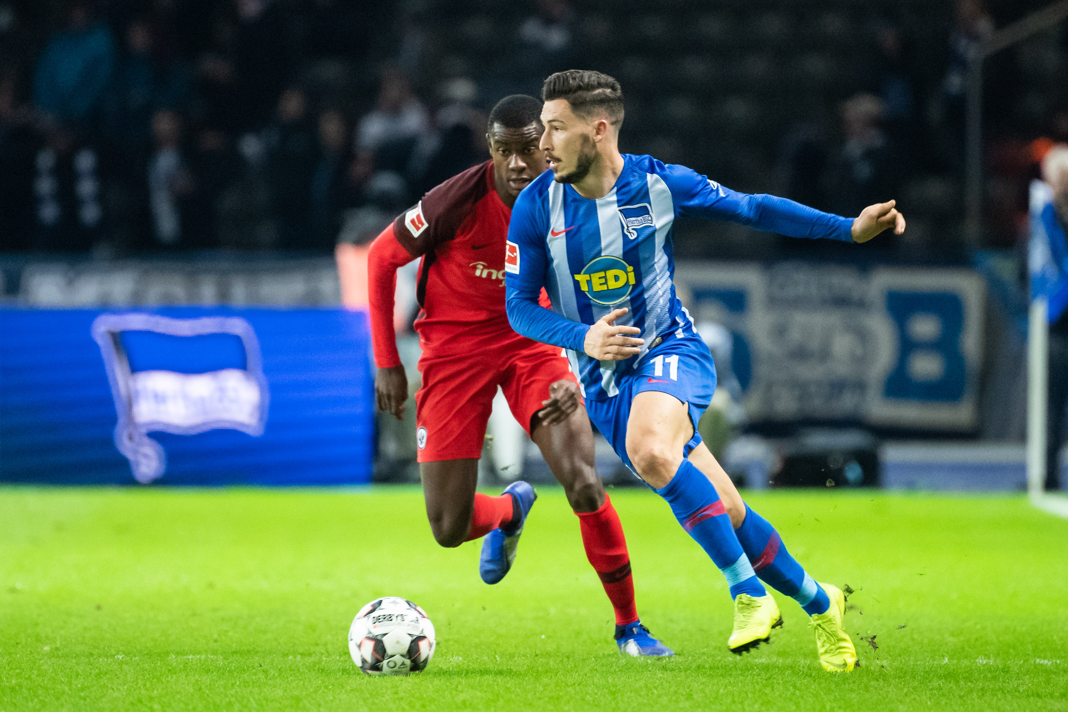 曼联希望对竞争对手进行双重打击阿莫林对红魔球星兴趣却无能为力