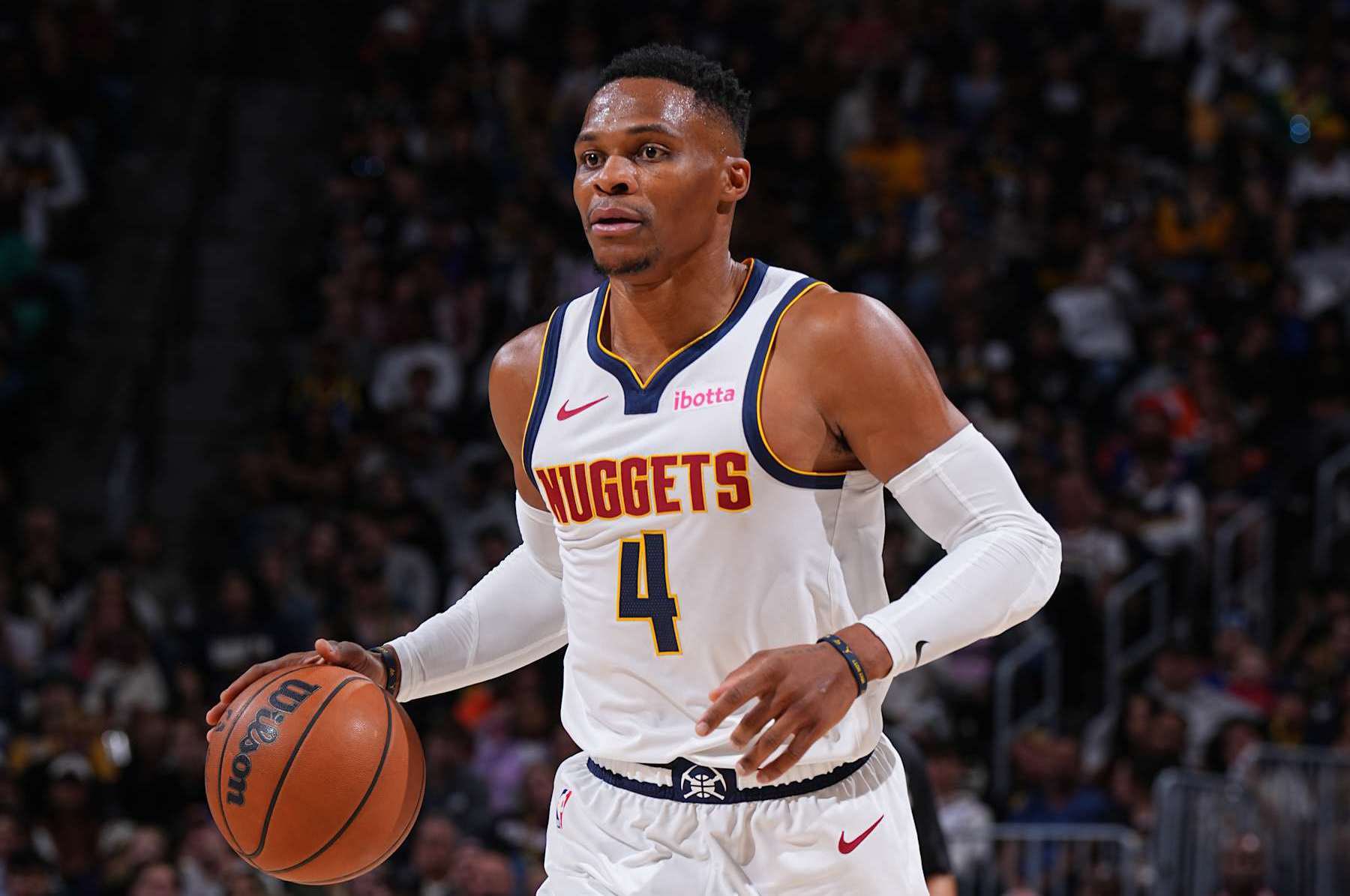 Shams：詹姆斯未听到肌肉发出异响 湖人今年有一定的缓冲空间