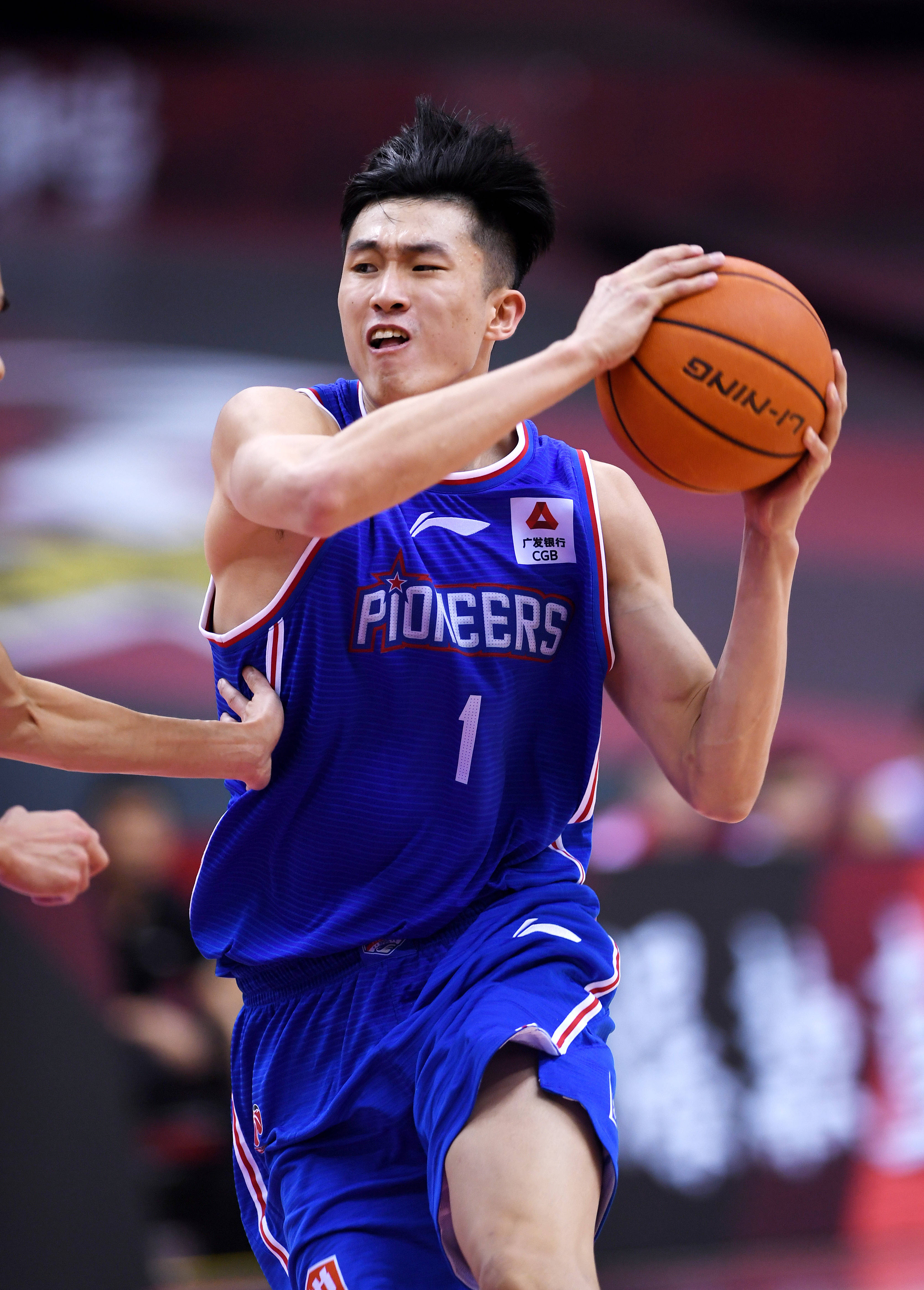 美记：克尼佩尔命中率效率都高 三球该多传球给他而不是小桥&米勒