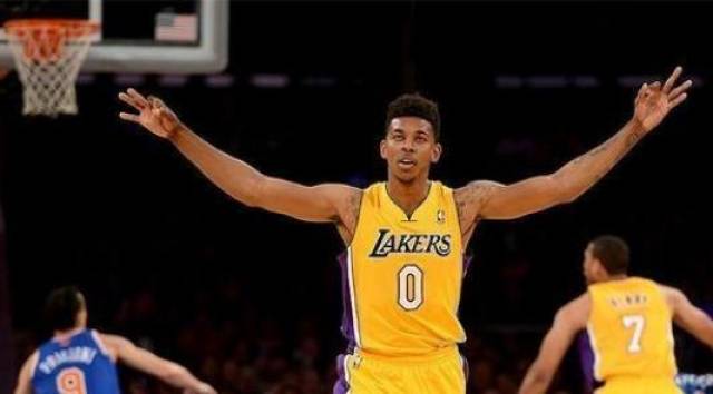 里弗斯一家近照，27岁爆发，场均26分6助锁定亿元合同