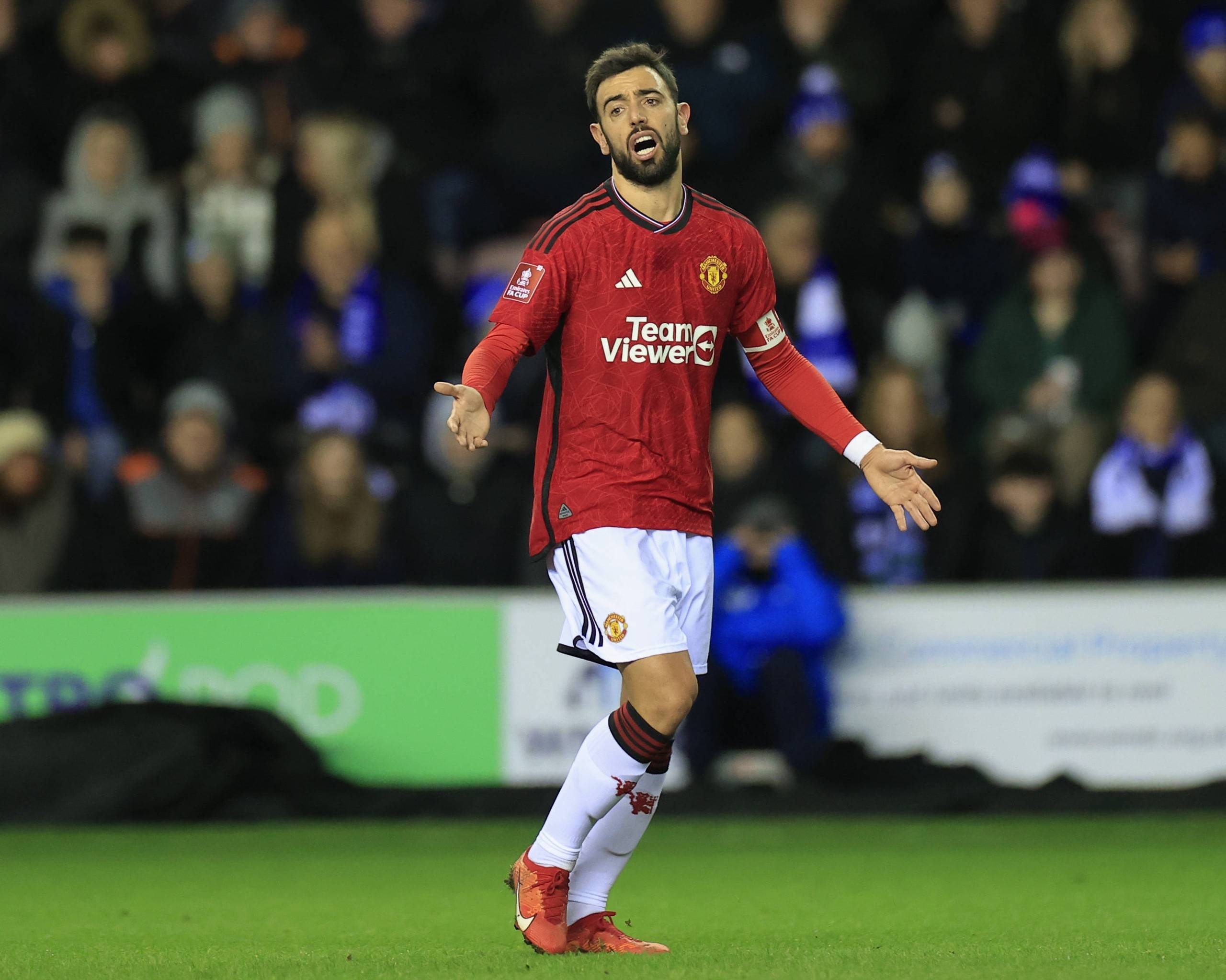 狼队防线改善主场迎战曼联，英超对决比分或1-1、2-2